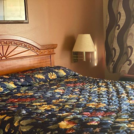 Payless Inn Kingfisher Екстер'єр фото